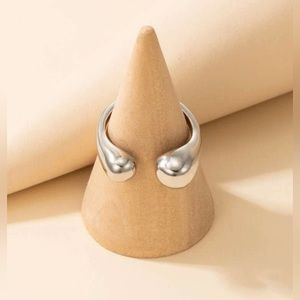 Mia Wynn Minimalist Cuff Ring - Silver